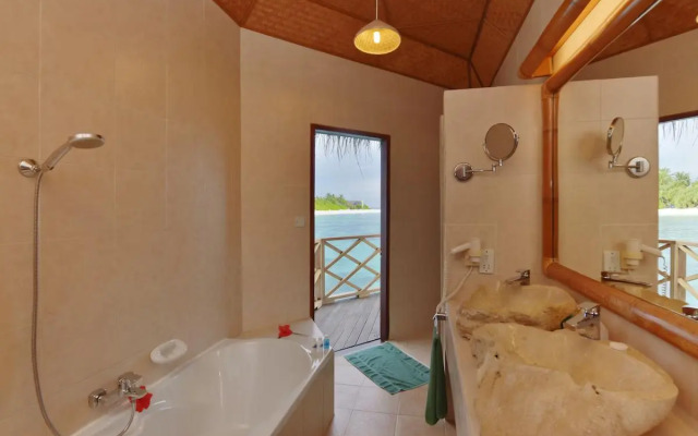 Angaga Island Resort & Spa