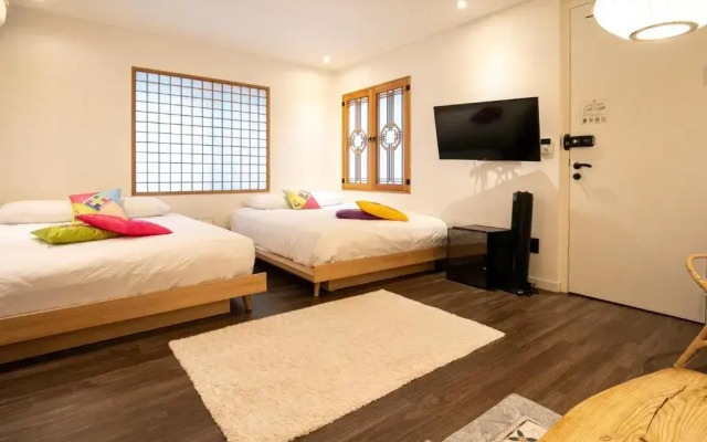 Bias K-GIRL GUESTHOUSE - Caters to Women