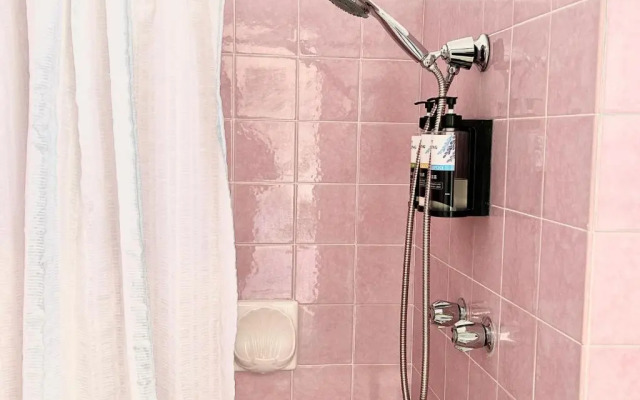 Mollymook Ocean View Motel - Welcoming Guests 18 Years and Older