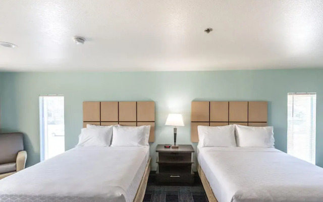 Candlewood Suites Ontario - Convention Center