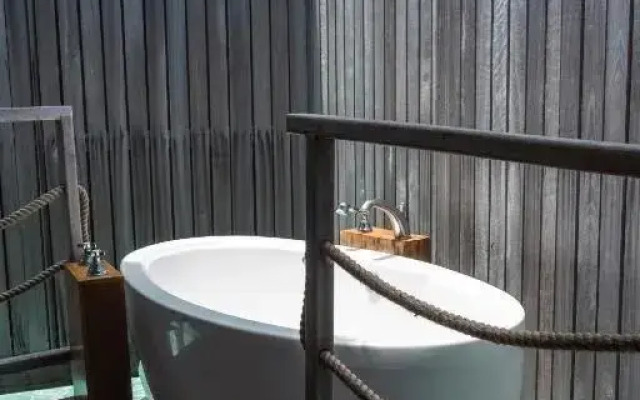 Constance Moofushi All Inclusive Hotel