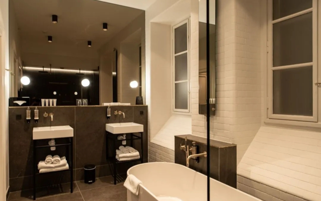 Ascot Hotel & Apartments
