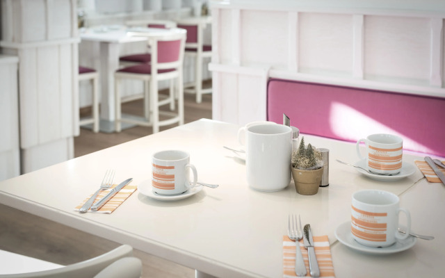 Crystls Aparthotel