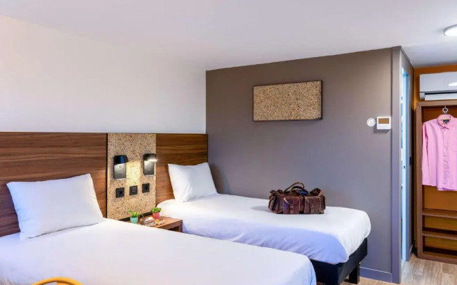 greet Hotel Chatellerault