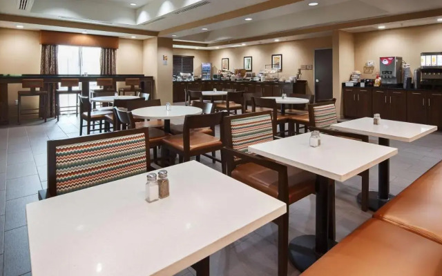Best Western Plus Elmendorf Hotel / San Antonio Hotel