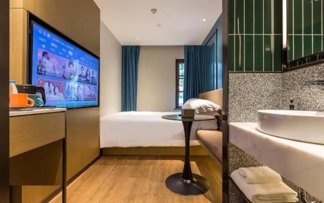 Jinglai Hotel (Shanghai Bund East Nanjing Road Pedestrian Street)