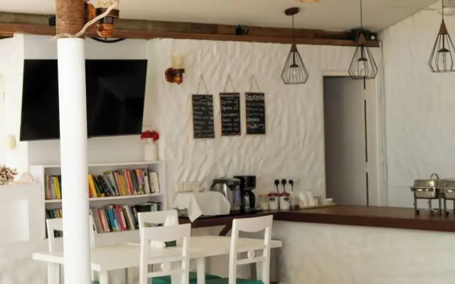 Vaali Maldives Island Escapes & Dive Guest House