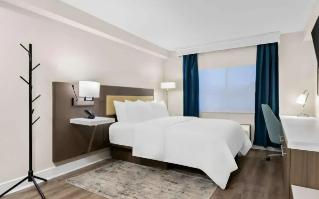 Latitude Suites Tinton Falls Eatontown/BW Premier Collection 