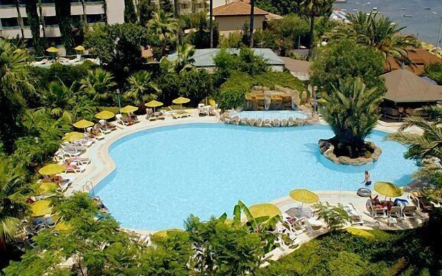 Tropical Beach Hotel