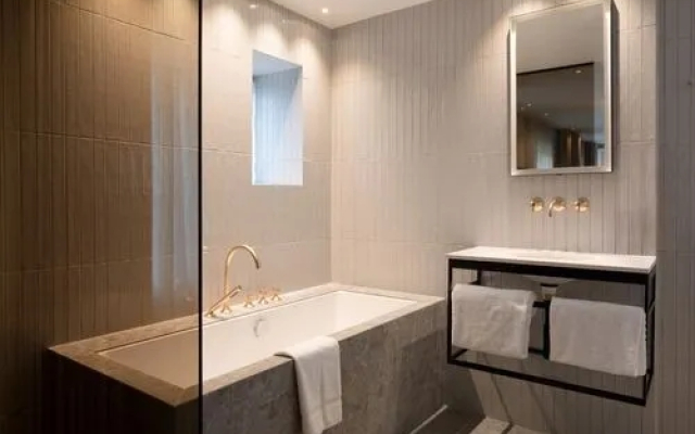 Ascot Hotel & Apartments