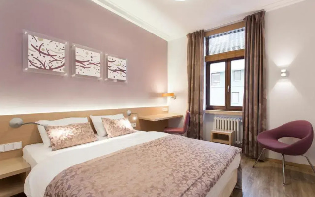 Hotel Carol