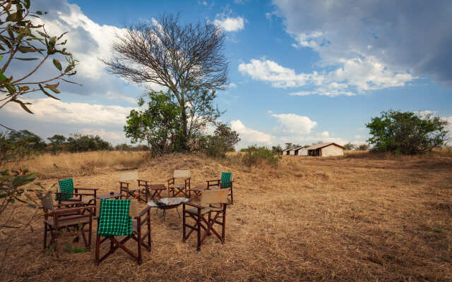 Gnu Mara River Camp