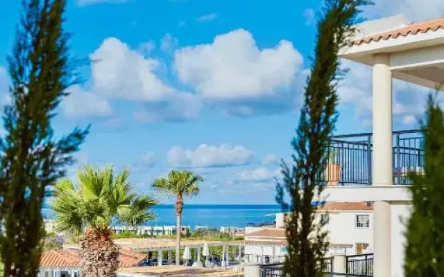 WellClub Family Wellness & Sea View Suites