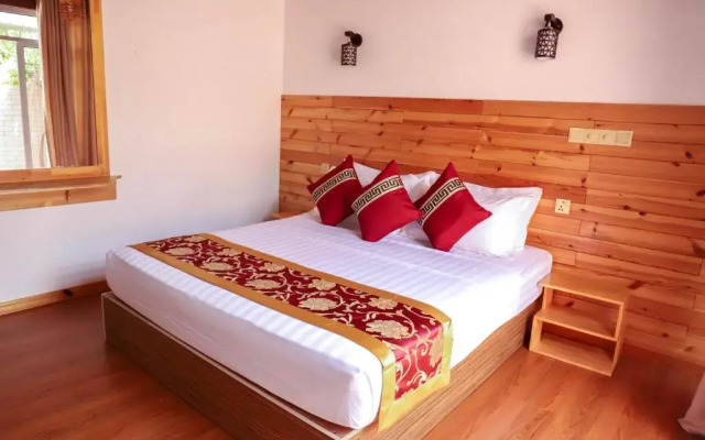 New Breeze Thoddoo Inn