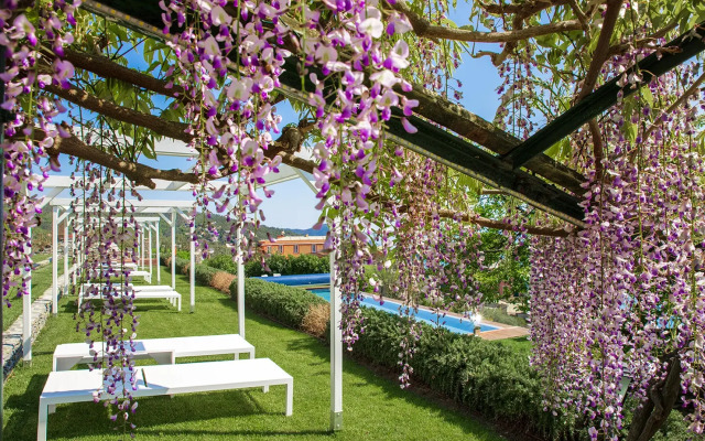 Villa Riviera Resort