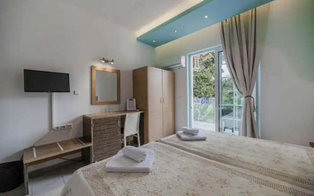 Delfini Beach Hotel