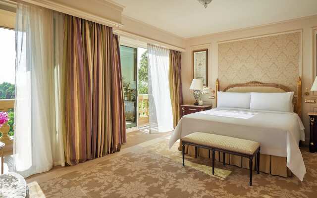 Отель Four Seasons Cairo at First Residence