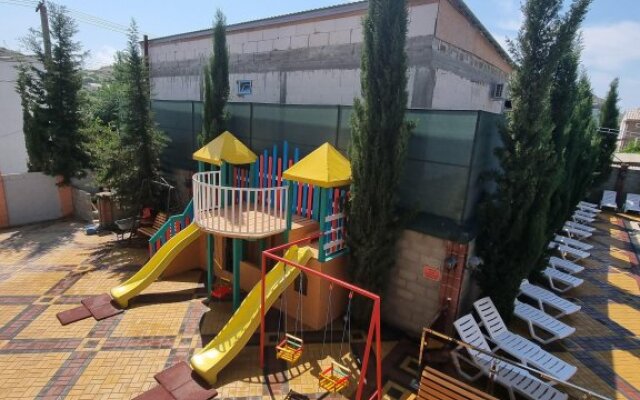 Kanarya Guest House