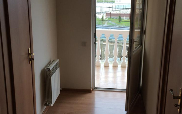 Guest House on Starookhotnichya