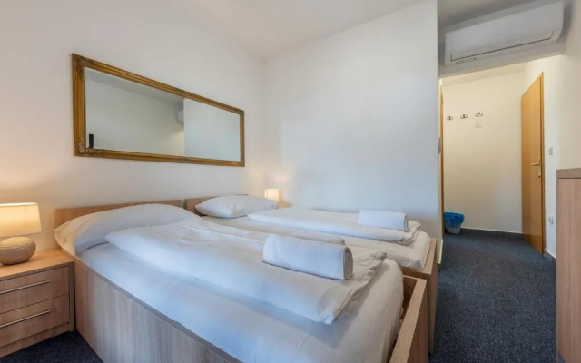Aparthotel Plat