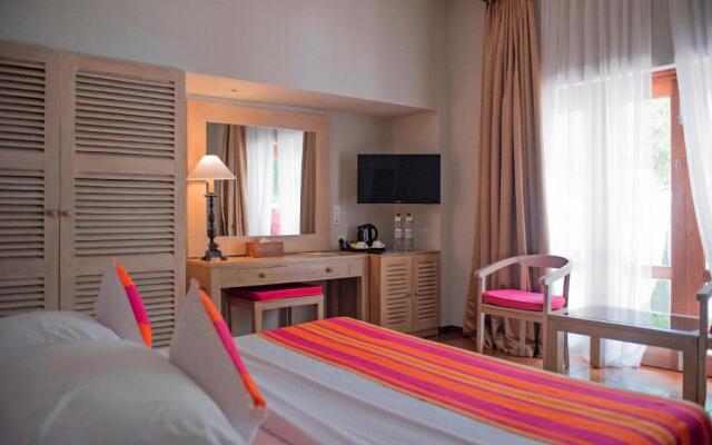 Adaaran Club Rannalhi Hotel