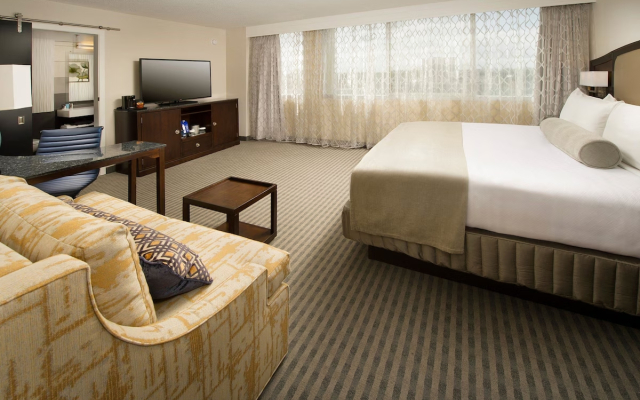 Отель Skybridge Seattle Airport