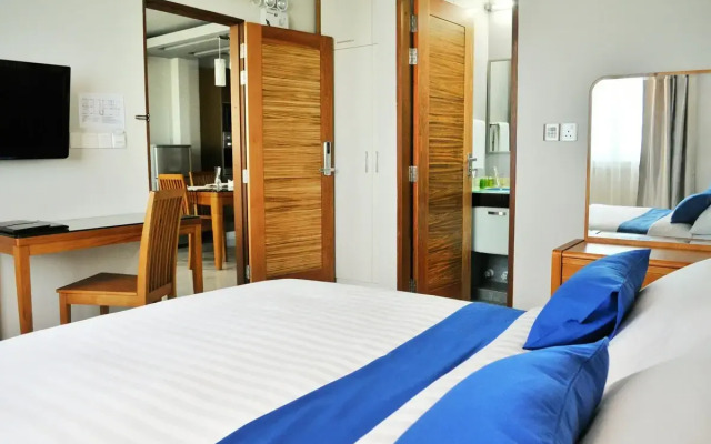 Airport Comfort Inn Premium Hotel