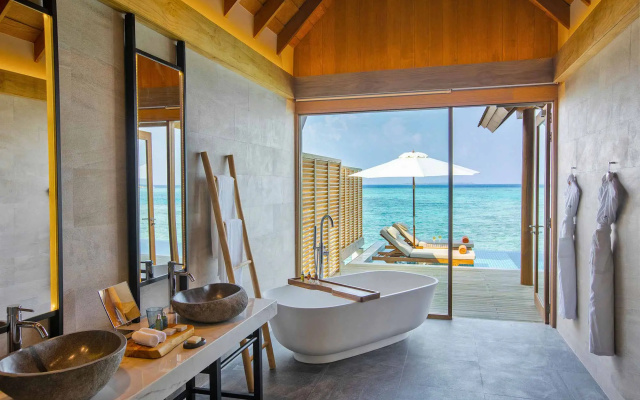 Water Villa with Pool (Return Shared Seaplane Transfer Included) — фото 2