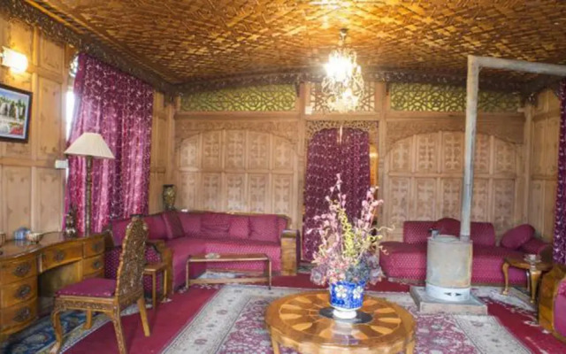 Prince of Kashmir Houseboat