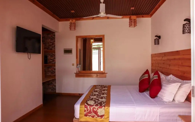 New Breeze Thoddoo Inn