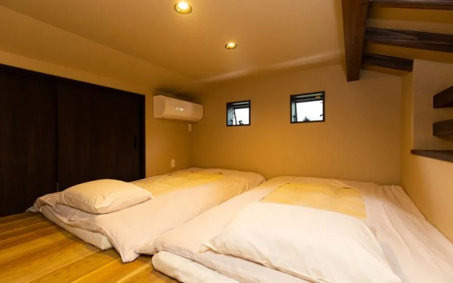 West No. 101 with 6 Japanese Futons room 사진 1