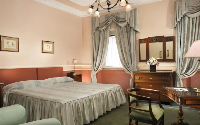 Отель Alexandra