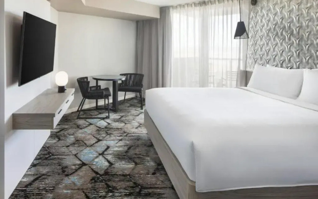 Отель Renaissance Daytona Beach Oceanfront