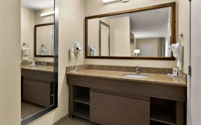 Comfort Inn & Suites Sequoia/Kings Canyon