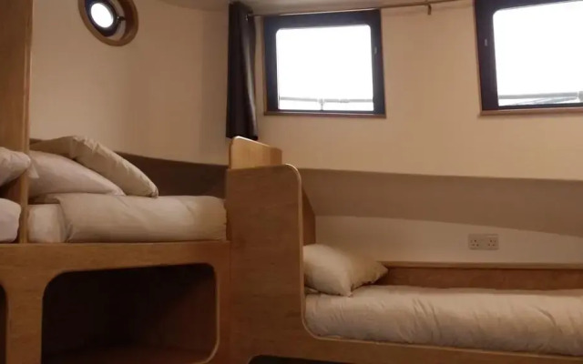 Kyle Blue Bristol - Luxury Hostel Boat