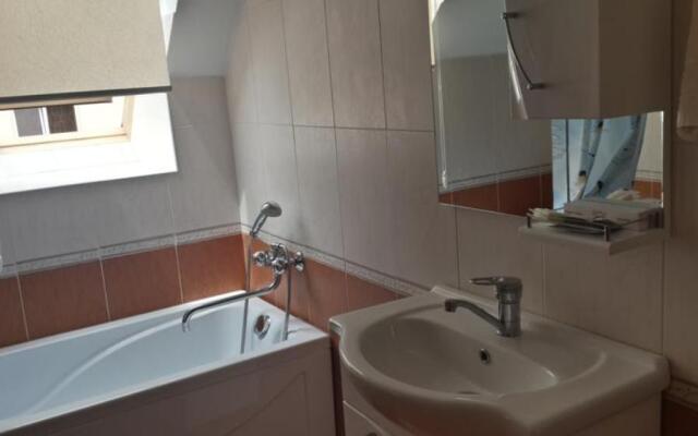Kavkaz Hotel