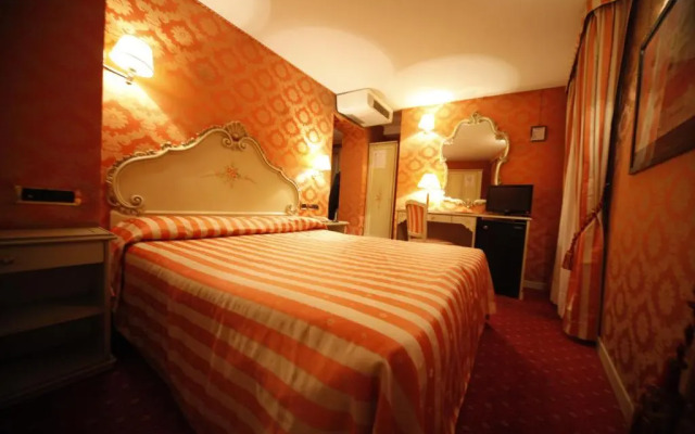 Lux Hotel