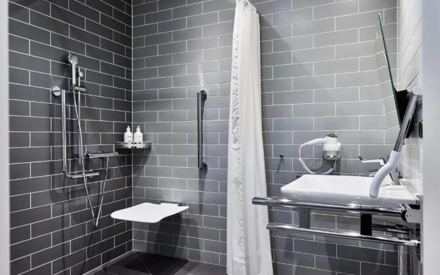 Holiday Inn Express Warsaw - The HUB by IHG