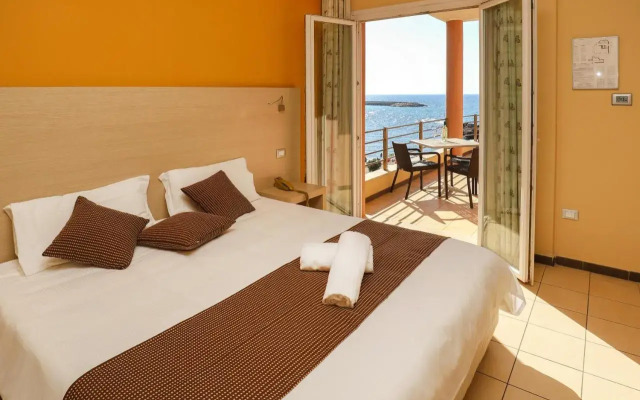Janus Hotel
