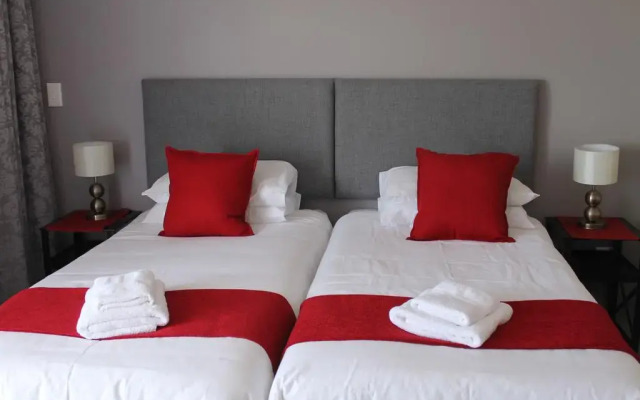 Phoenix Lodge and Waterside Accommodation