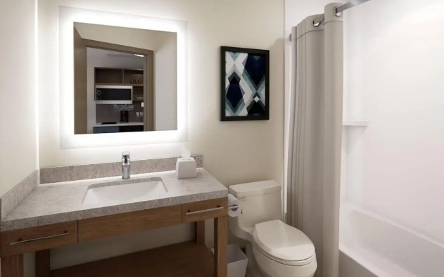 Candlewood Suites Ontario - Convention Center
