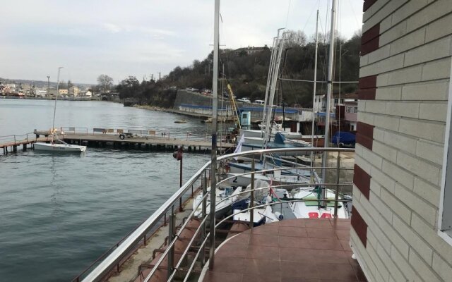 Ushakova Balka Yacht Club