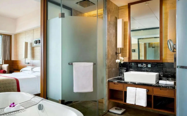 Pullman Oceanview Sanya Bay Resort & Spa