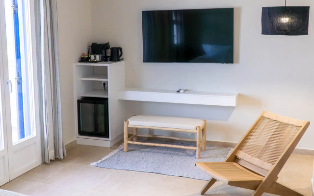 Bios Santorini Vegan - Vegetarian Boutique Hotel 