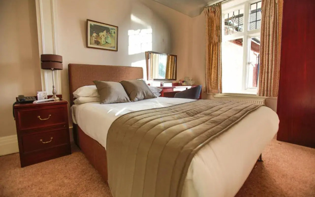 Oaklands Hotel
