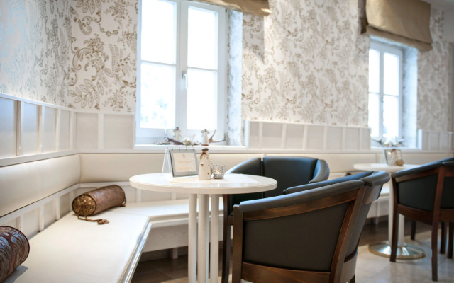 Crystls Aparthotel