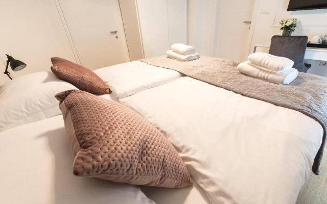 Luxury Rooms With Balcony