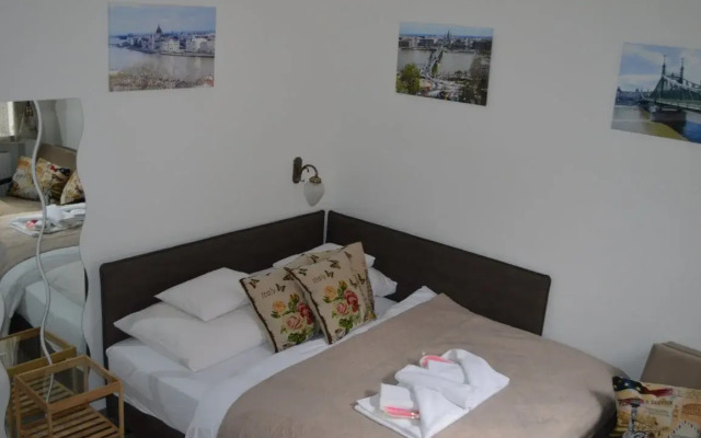 Happy Holiday Lux Apartments