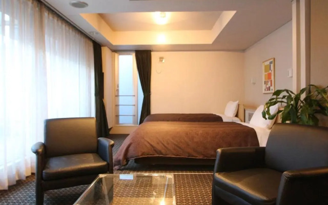 Livemax Budget Korakuen Hotel