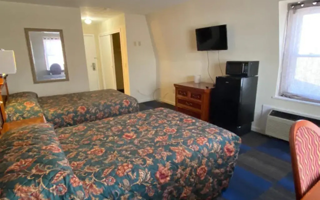 Country Club Inn & Suites